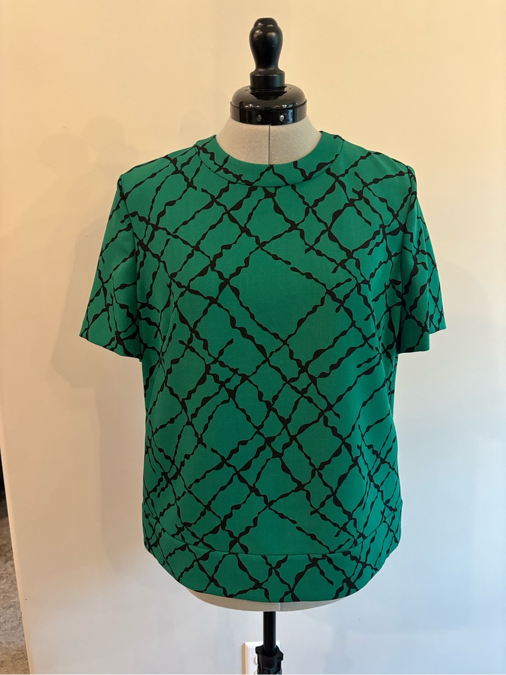 Anne Klein Green Black Geometric Button Back Top Short Sleeve 0173